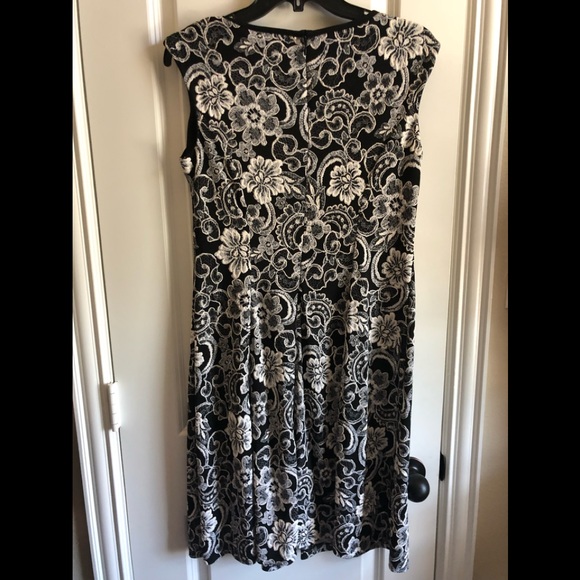 SANDRA DARREN FLORAL DRESS - Picture 2 of 9